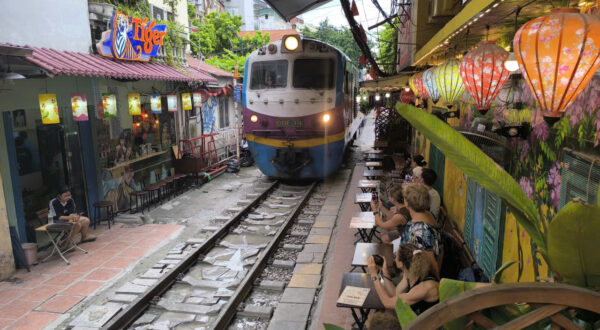Hanoi train street tour: 20$